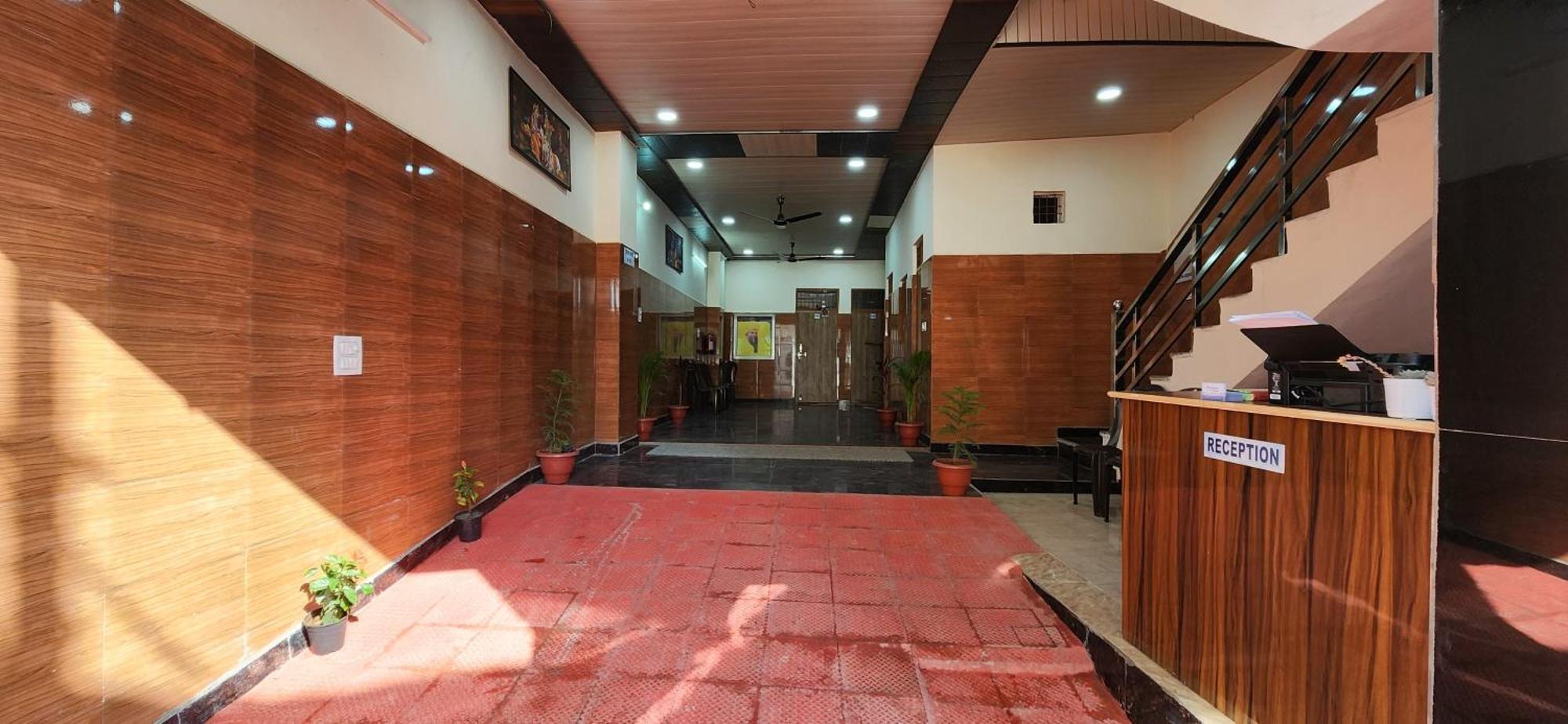 Shree Radha Rani Dham, Near Iskcon And Prem Mandir Hotell Vrindāvan Exteriör bild